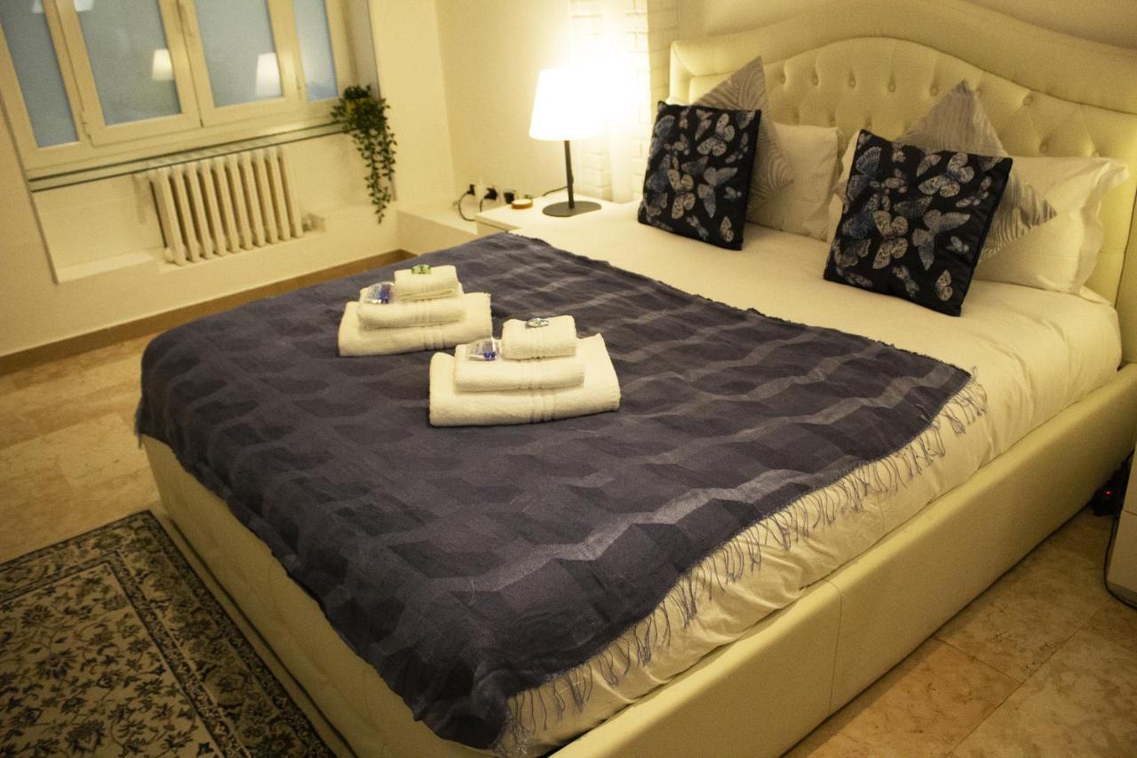 Naviglio81 Bed & Breakfast Milan Bagian luar foto