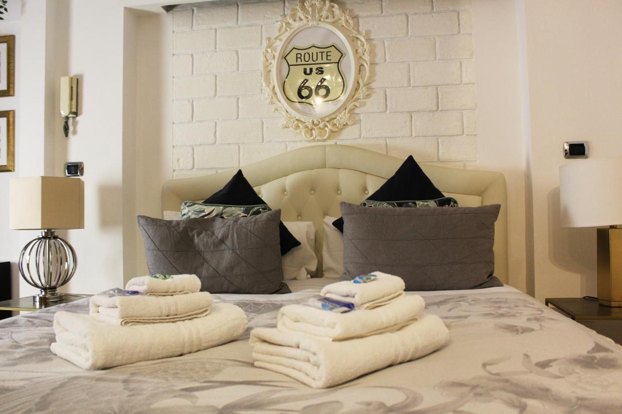 Naviglio81 Bed & Breakfast Milan Bagian luar foto